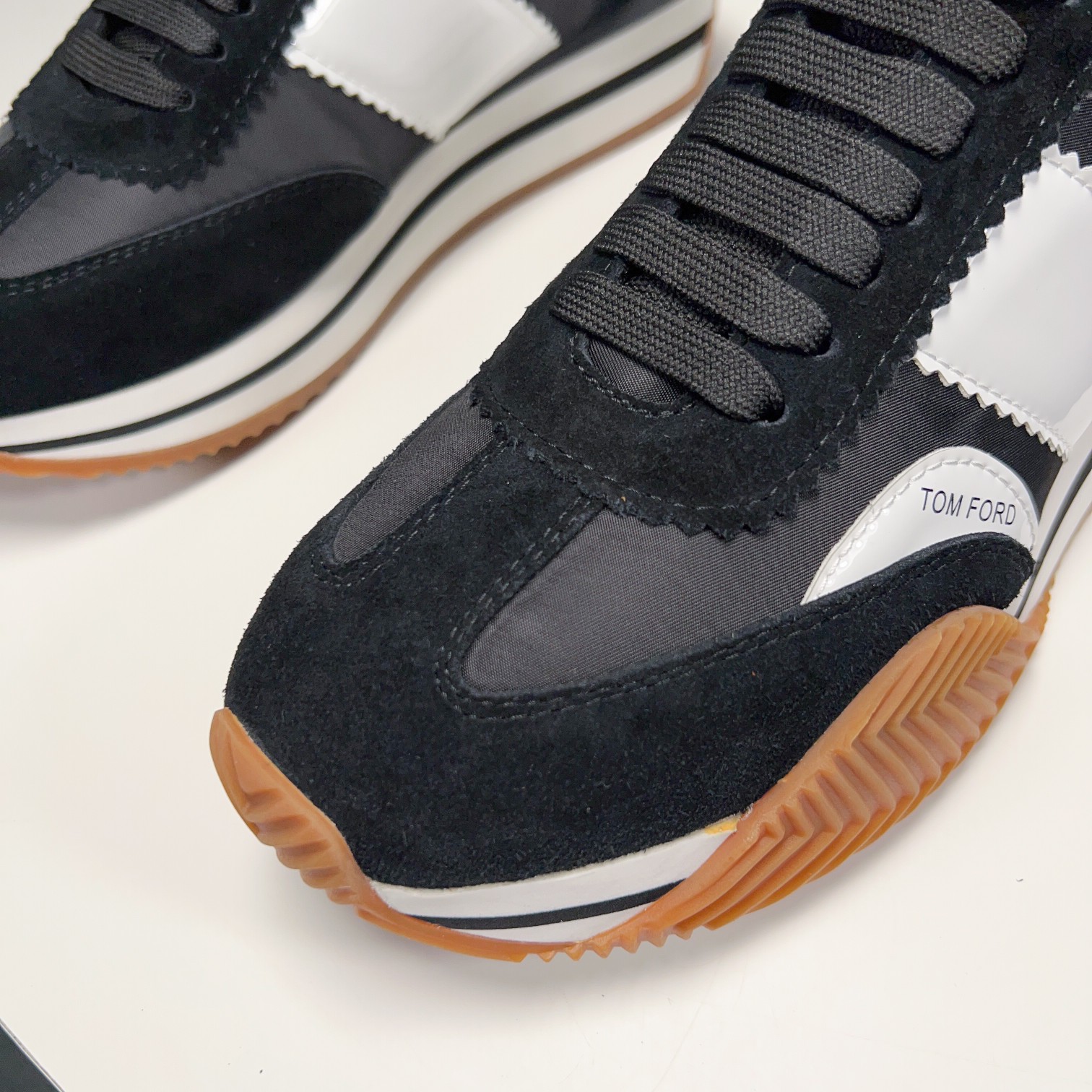 Classic Tomford zapatos de los hombres Eco Sneaker - Top de la línea es ahora nuevo y listo para la 