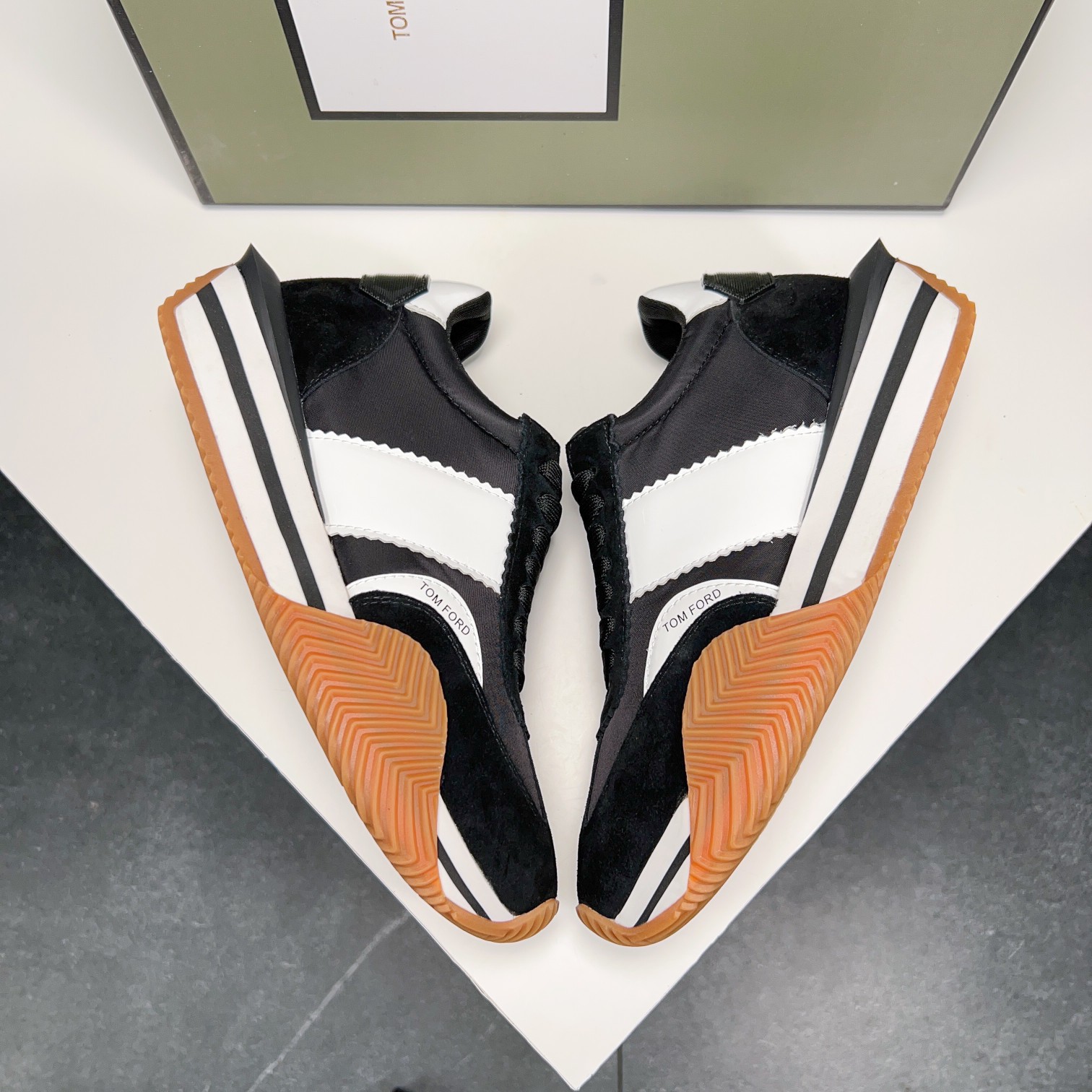 Classic Tomford zapatos de los hombres Eco Sneaker - Top de la línea es ahora nuevo y listo para la 