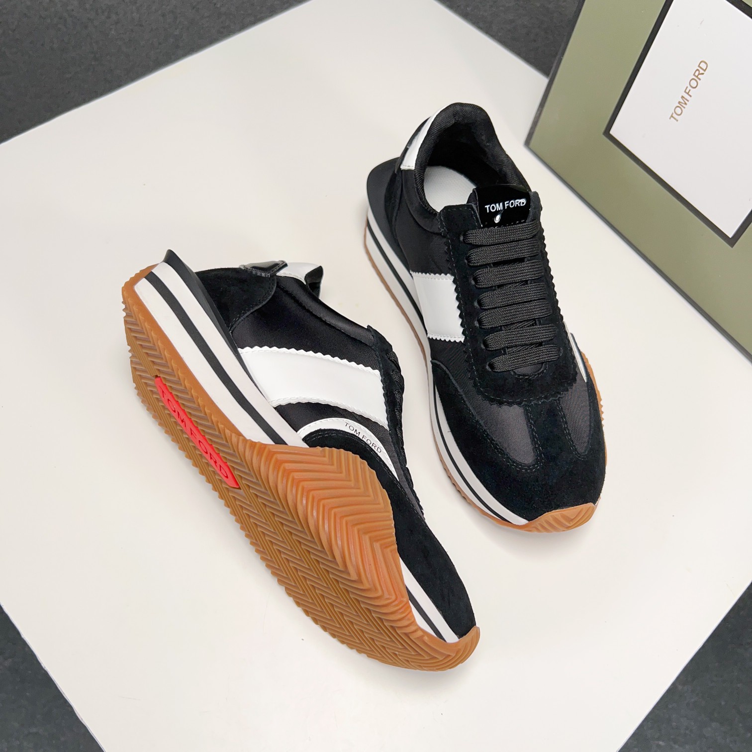 Classic Tomford zapatos de los hombres Eco Sneaker - Top de la línea es ahora nuevo y listo para la 