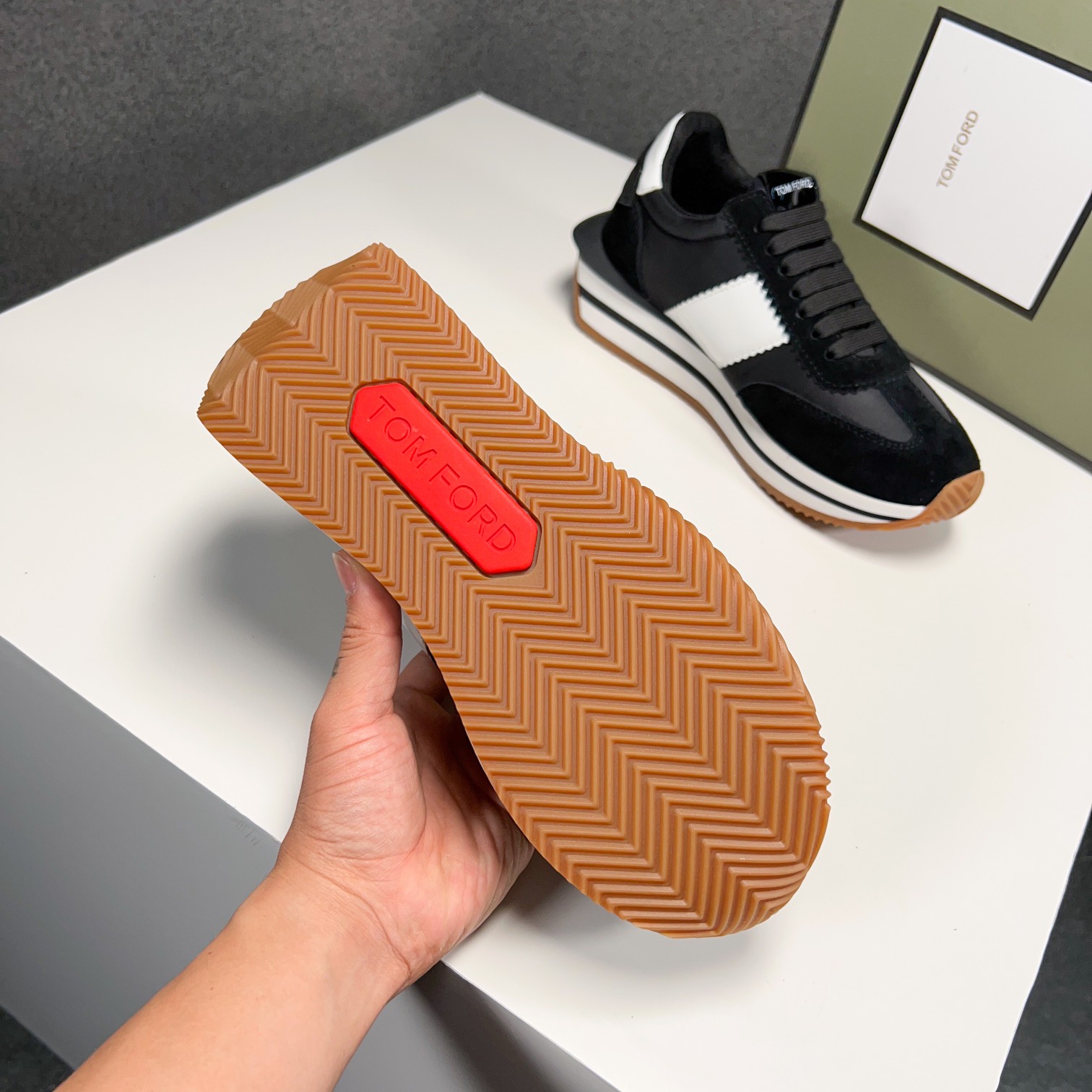 Classic Tomford zapatos de los hombres Eco Sneaker - Top de la línea es ahora nuevo y listo para la 