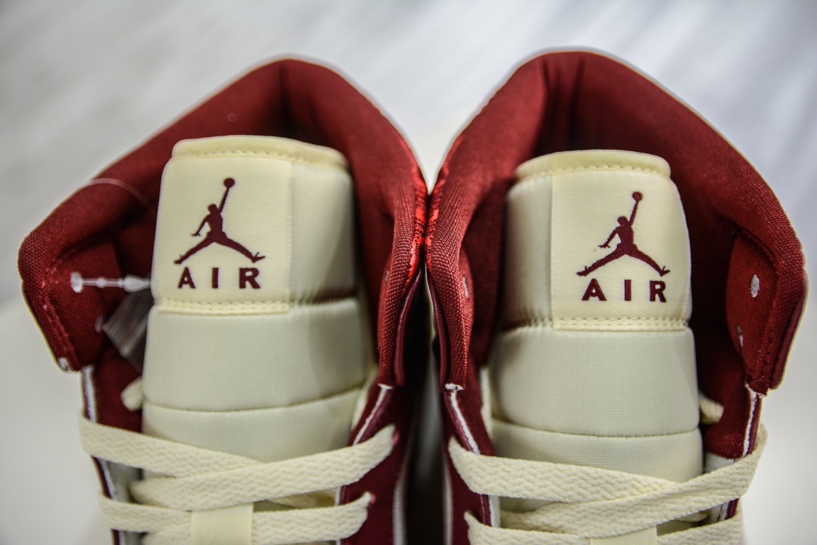 240 原装Air Jordan AJ1 Mid 中帮 刺绣红花卉 DZ2820-601