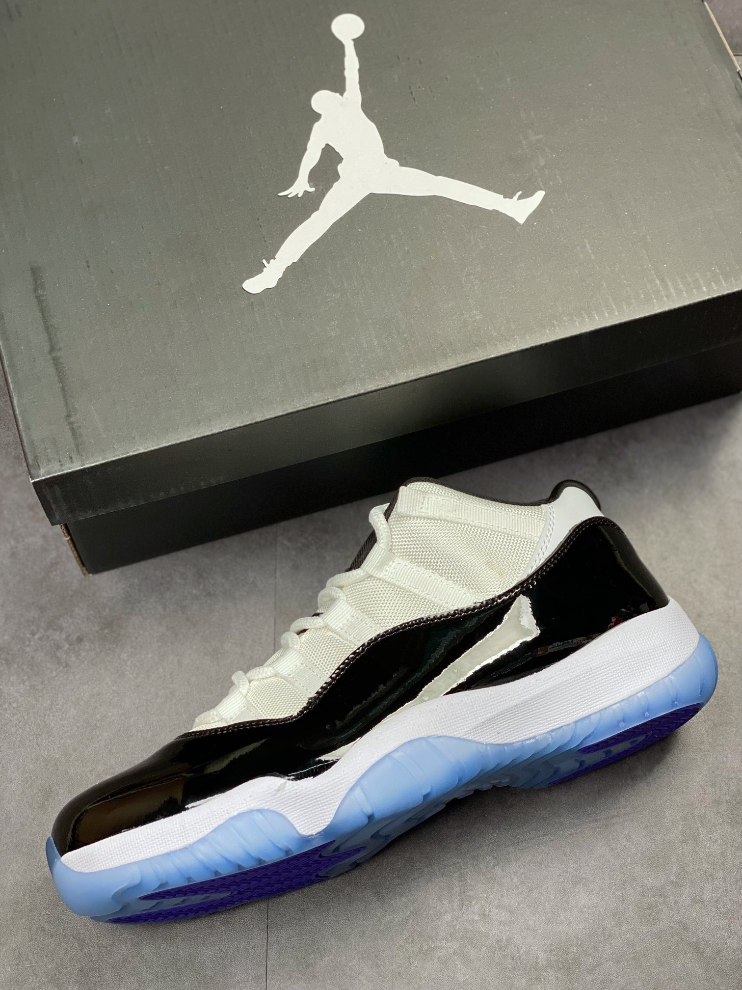 Air Jordan 11 Low ”Concord” 康扣  528895-153