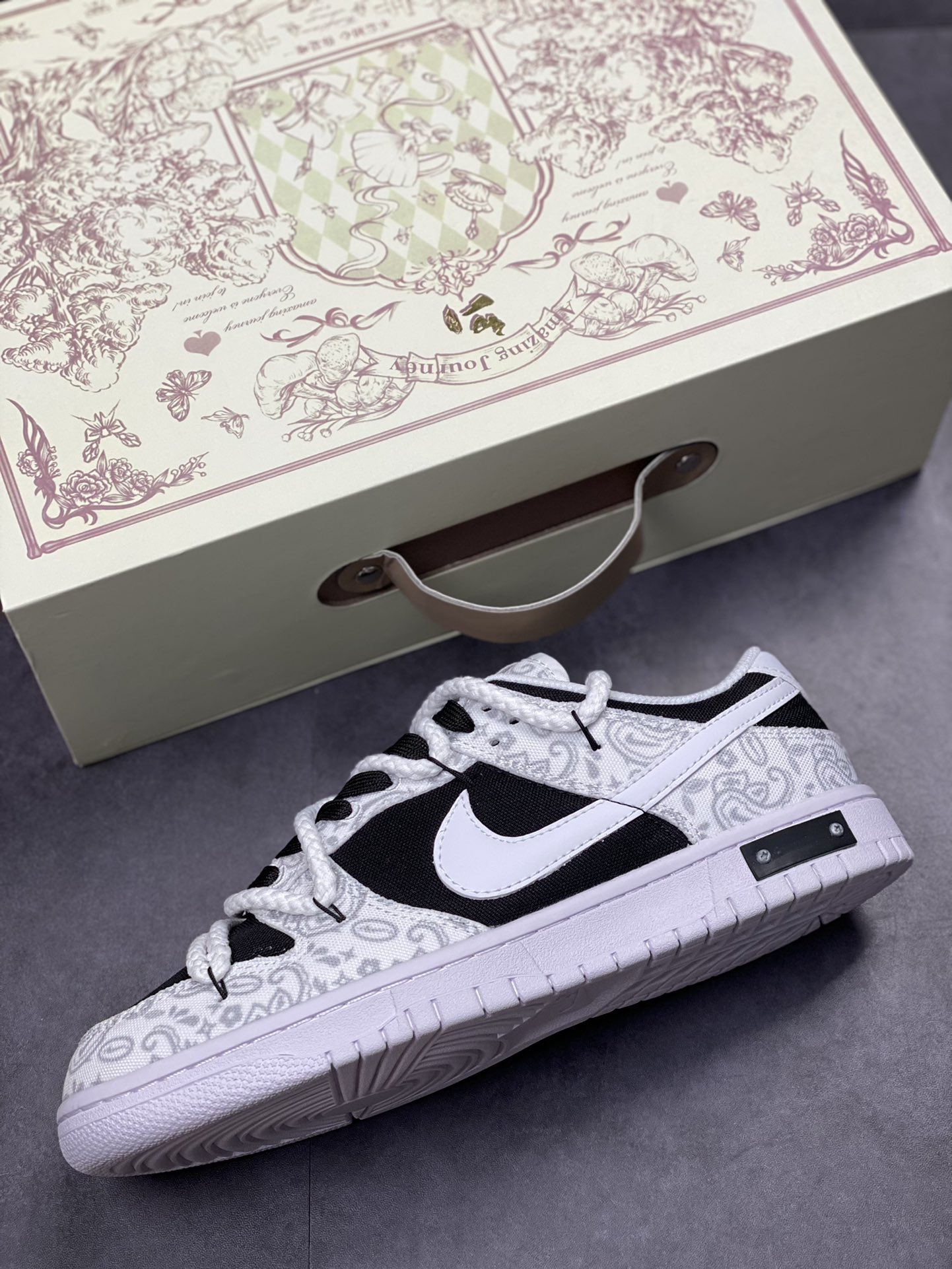 200 NIKE SB Dunk Low ESS 反转腰果花 黑白灰 DJ9955-100