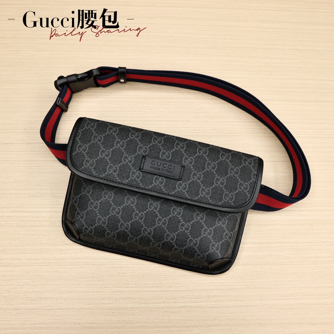 Gucci腰包💰190 采用GG Supreme高级人造帆布制作，配以复古风格设计，款式采用皮革滚边，可以缠腰佩戴，配以织带和搭扣确保安全。 规格： 24*16.5*3.5cm