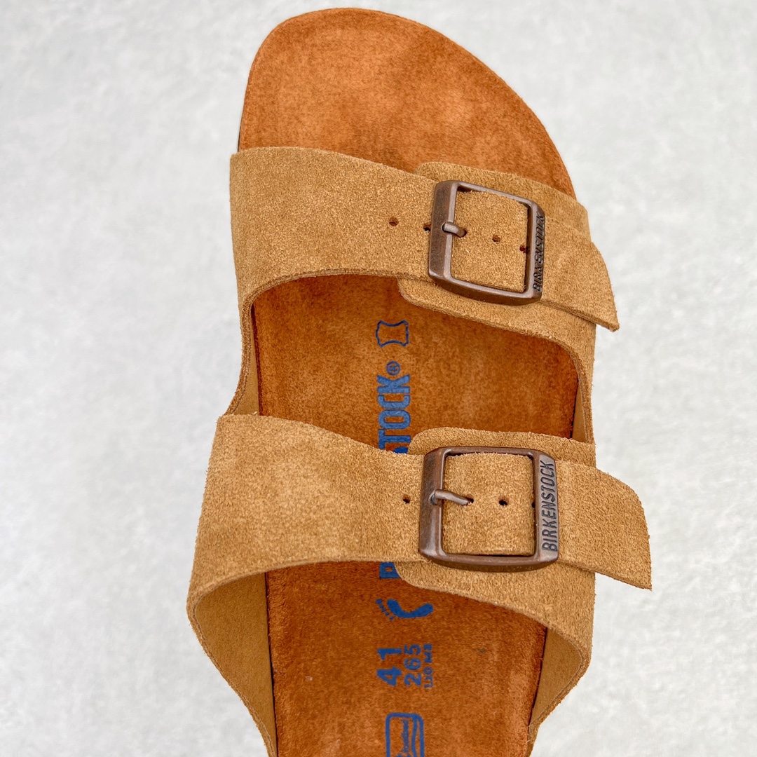 图片[4]-零售💰230 ＃DC Birkenstock Arizona 系列勃肯皮革绒面双扣时尚凉拖鞋 牛皮绒面革质地柔软 搭配可调节鞋扣提升穿着舒适度 人体工学设计分散脚部压力 保护脚踝 软木乳胶鞋床具有一定的收缩性 长时间穿着后能贴合脚型 EVA鞋底回弹性和抗张性力高 具有良好的防震、缓冲性  四季皆宜 柔软的鞋床采用额外的泡沫缓冲层 提供额外的舒适感和全天支撑 全网独家首发 源于德国的严谨工艺  牛巴戎面 中层松木 EVA 三层组合大底 优质牛皮面料五金扣 出口订单 尺码：35-44 编码：by2936030-运动鞋