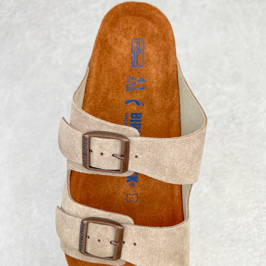 图片[6]-零售💰230 ＃DC Birkenstock Arizona 系列勃肯皮革绒面双扣时尚凉拖鞋 牛皮绒面革质地柔软 搭配可调节鞋扣提升穿着舒适度 人体工学设计分散脚部压力 保护脚踝 软木乳胶鞋床具有一定的收缩性 长时间穿着后能贴合脚型 EVA鞋底回弹性和抗张性力高 具有良好的防震、缓冲性  四季皆宜 柔软的鞋床采用额外的泡沫缓冲层 提供额外的舒适感和全天支撑 全网独家首发 源于德国的严谨工艺  牛巴戎面 中层松木 EVA 三层组合大底 优质牛皮面料五金扣 出口订单 尺码：35-44 编码：by2936030-运动鞋