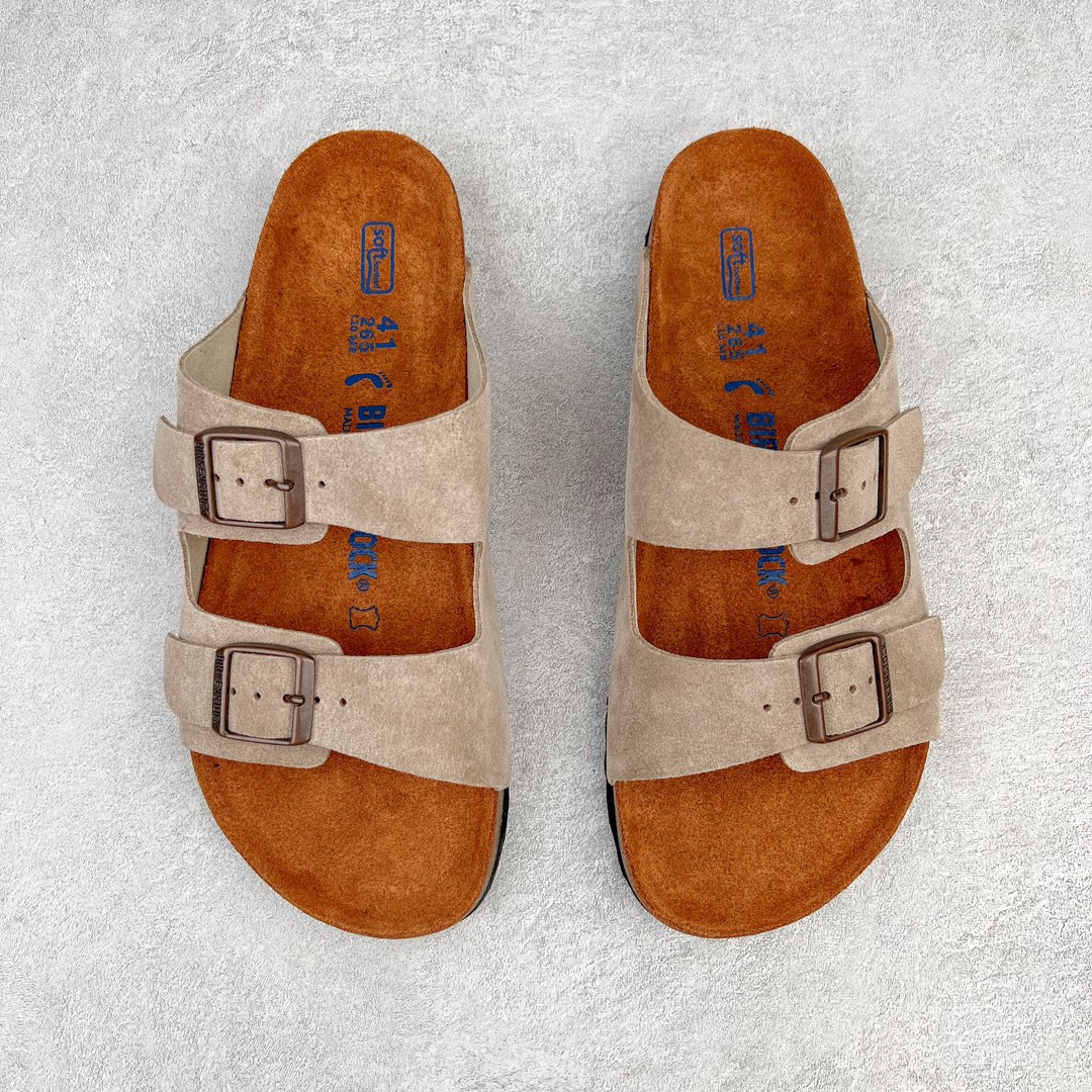 图片[2]-零售💰230 ＃DC Birkenstock Arizona 系列勃肯皮革绒面双扣时尚凉拖鞋 牛皮绒面革质地柔软 搭配可调节鞋扣提升穿着舒适度 人体工学设计分散脚部压力 保护脚踝 软木乳胶鞋床具有一定的收缩性 长时间穿着后能贴合脚型 EVA鞋底回弹性和抗张性力高 具有良好的防震、缓冲性  四季皆宜 柔软的鞋床采用额外的泡沫缓冲层 提供额外的舒适感和全天支撑 全网独家首发 源于德国的严谨工艺  牛巴戎面 中层松木 EVA 三层组合大底 优质牛皮面料五金扣 出口订单 尺码：35-44 编码：by2936030-运动鞋