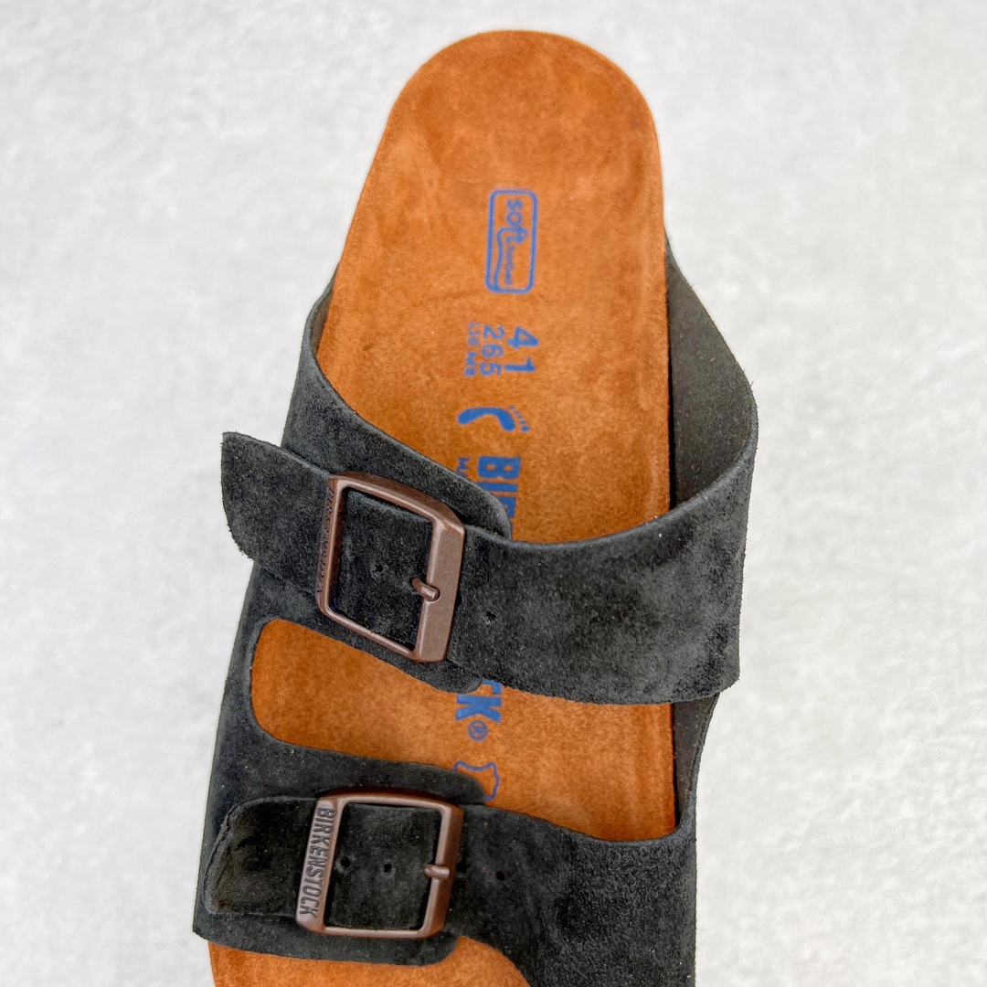 图片[5]-零售💰230 ＃DC Birkenstock Arizona 系列勃肯皮革绒面双扣时尚凉拖鞋 牛皮绒面革质地柔软 搭配可调节鞋扣提升穿着舒适度 人体工学设计分散脚部压力 保护脚踝 软木乳胶鞋床具有一定的收缩性 长时间穿着后能贴合脚型 EVA鞋底回弹性和抗张性力高 具有良好的防震、缓冲性  四季皆宜 柔软的鞋床采用额外的泡沫缓冲层 提供额外的舒适感和全天支撑 全网独家首发 源于德国的严谨工艺  牛巴戎面 中层松木 EVA 三层组合大底 优质牛皮面料五金扣 出口订单 尺码：35-44 编码：by2936030-运动鞋