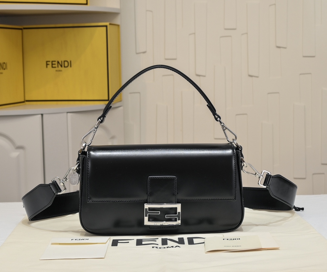 型号019FENDI火爆经典Bagu