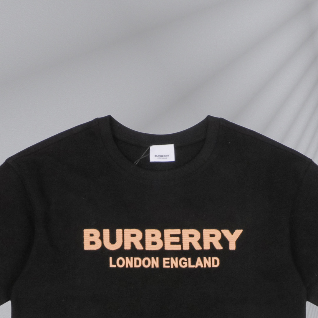 180 Burberry/博柏利 23ss 米字母标语刺绣短袖