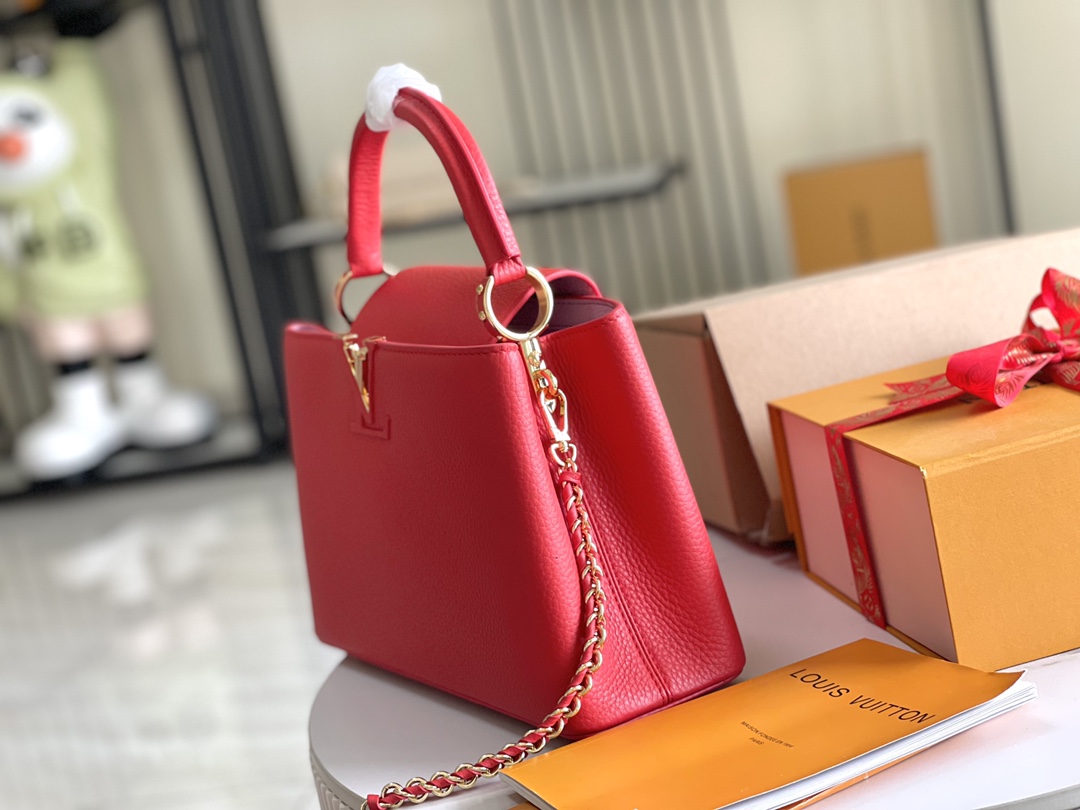 the Capucines MM handbag dresses Taurillon leather in seasonal hues - Bag 3