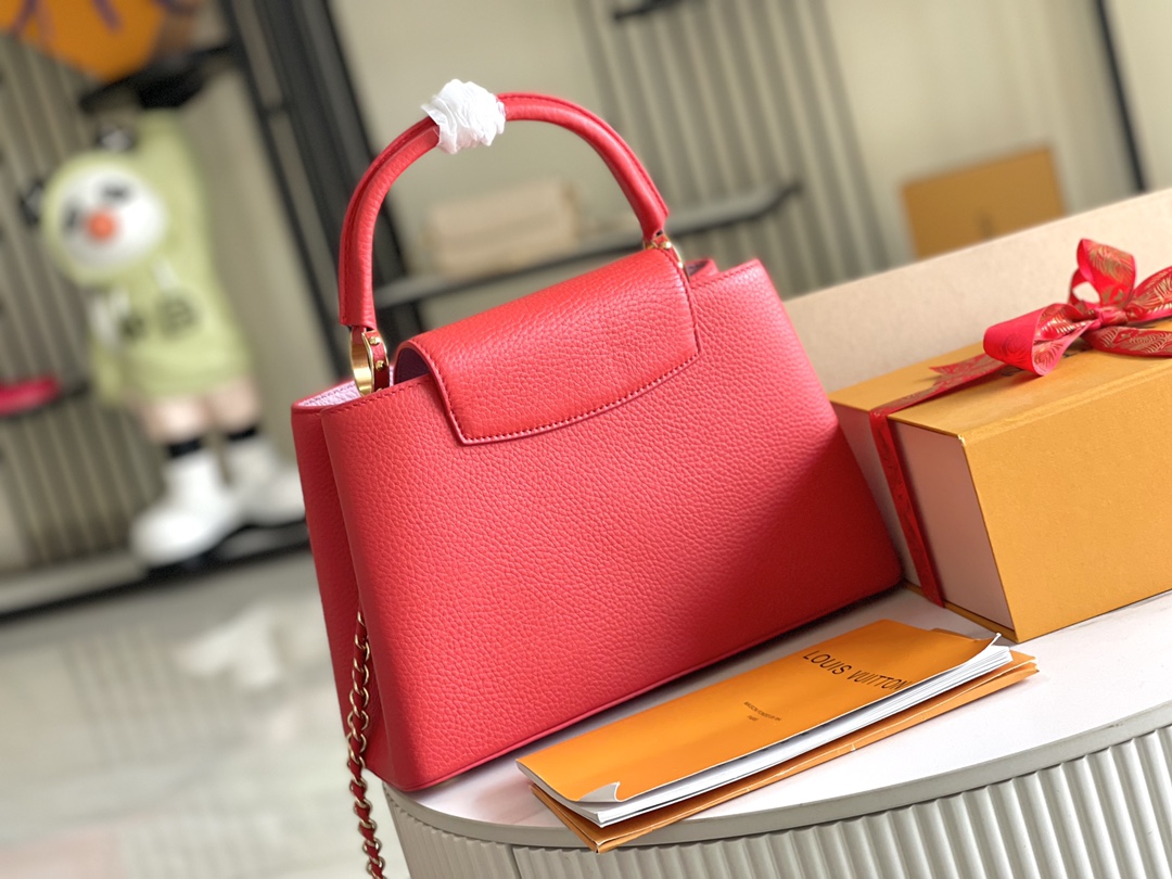 the Capucines MM handbag dresses Taurillon leather in seasonal hues - Bag 4