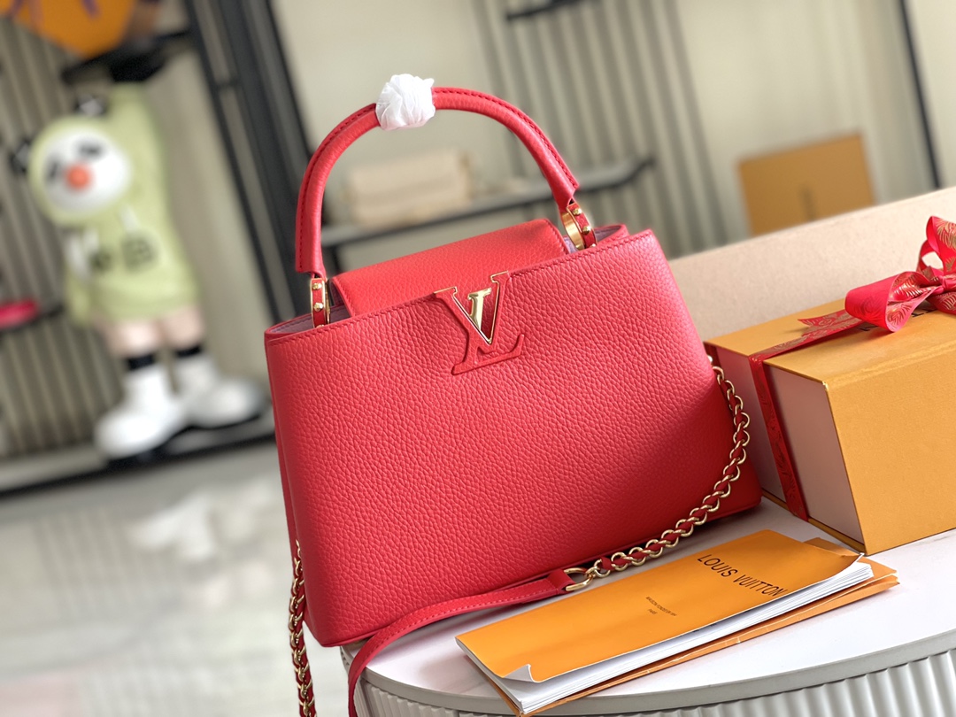 the Capucines MM handbag dresses Taurillon leather in seasonal hues - Bag 2