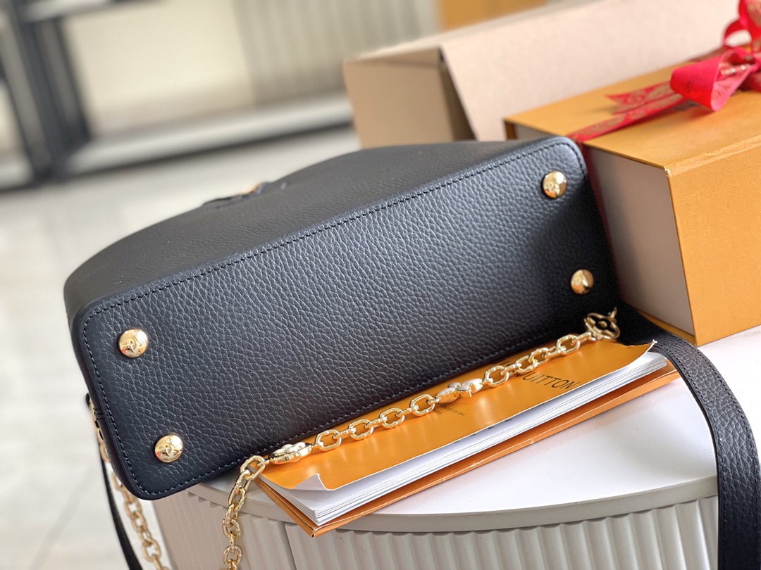 The Capucines MM handbag receives a seasonal refresh: metallic Monogram - Bag 5