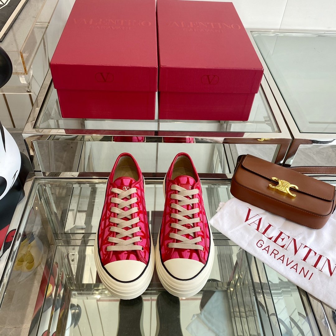 Valentino帆布鞋️️舒服舒适
