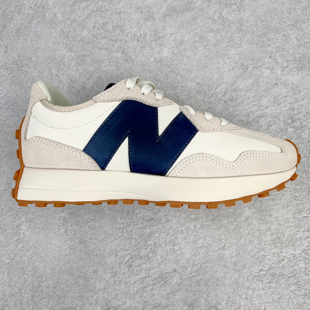 ＃总裁 New Balance 新百伦NB327系列复古休闲运动慢跑鞋 原厂细翻毛 原数据档案结合二次高弾MD材料打造原版鞋底 鞋面由原厂特殊定制材料纹路细腻 多道序QC把关品质完善 细节完美 以更纯粹的复古风格设计打造的全新造型 侧身还以解构设计 将 N 字标志以做旧压花样式呈现，样式别具新意 而麂皮、冲孔皮革的塑造 则呈现出高级怀旧气质 也让鞋款在奢华时装风格与运动氛围之间达到了平衡 尺码：36 37 37.5 38 38.5 39.5 40 40.5 41.5 42 42.5 43 44 44.5 45 46.5-选品中心