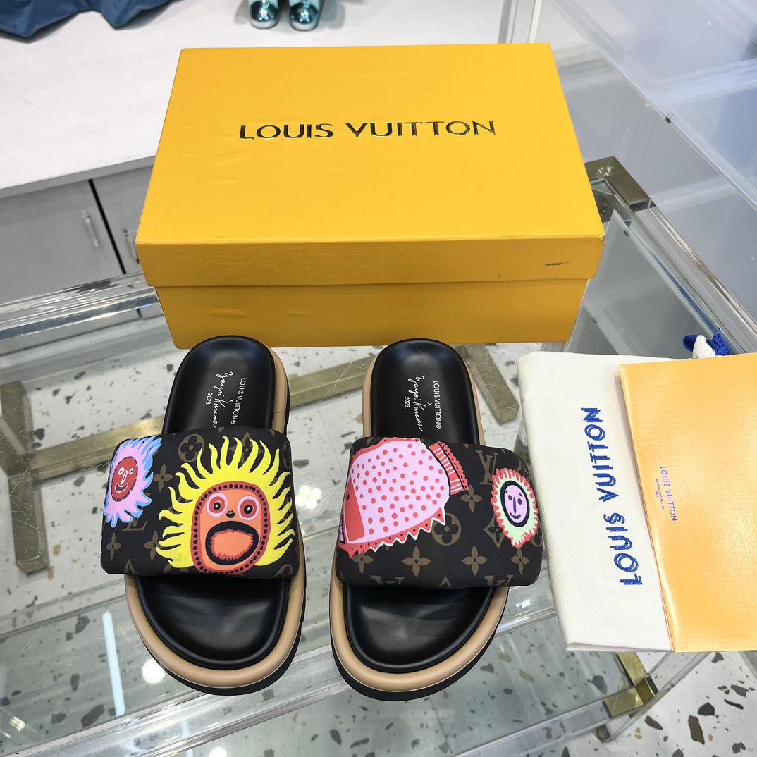 LV Couple Style 0 El mostrador presenta lo último en productos duraderos en zapatillas con relieve. ❥¡Nivel d…