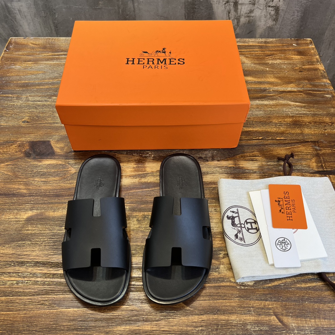 Hermès H家2023s新款男凉拖爱马仕Hermes 喜欢二舅姥爷拖鞋的一定不能错过这款拖鞋，好穿百搭又