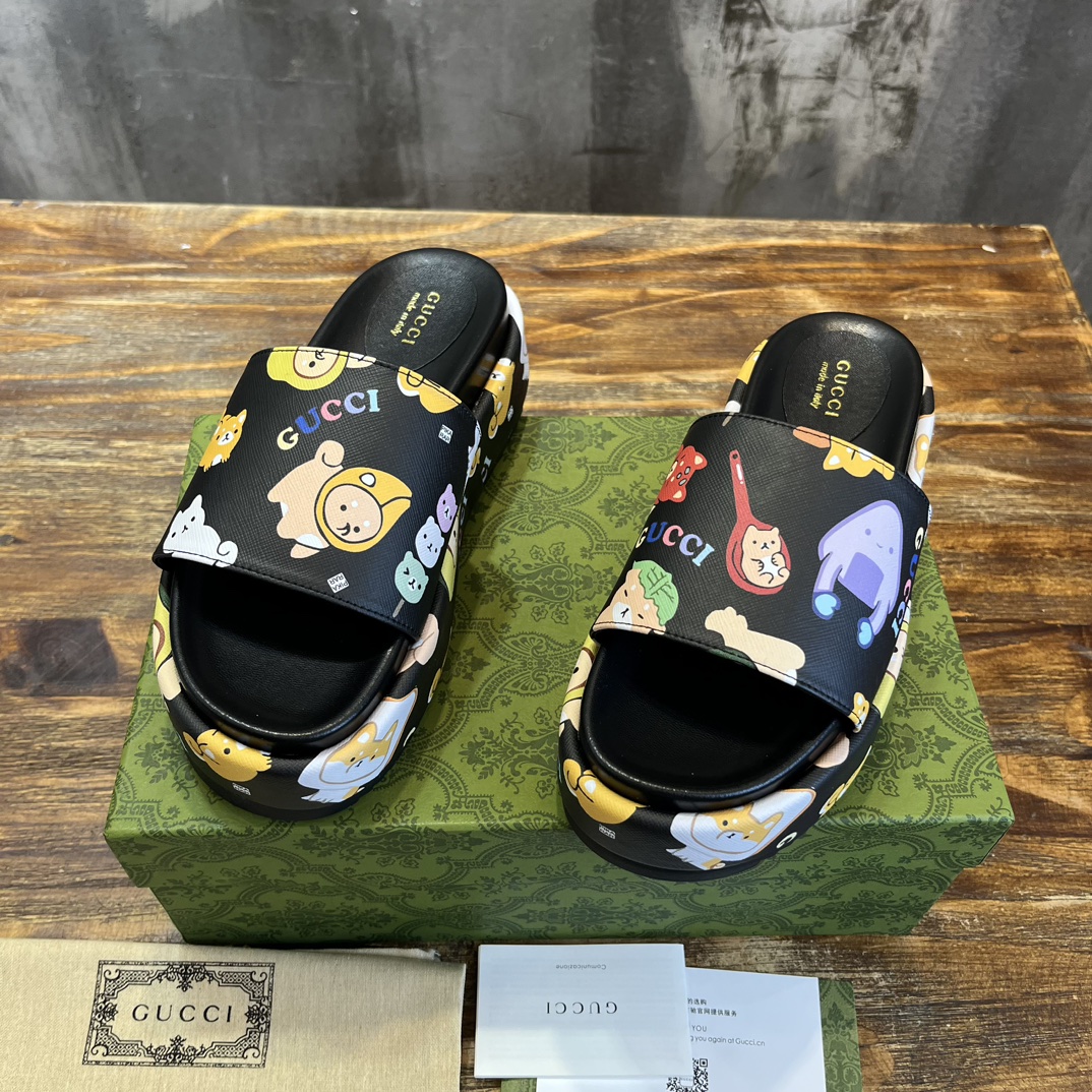 Gucci GG 厚底凉拖鞋 gucci平台形状创意总监最喜欢的一款鞋 向几十年 工作经验致敬