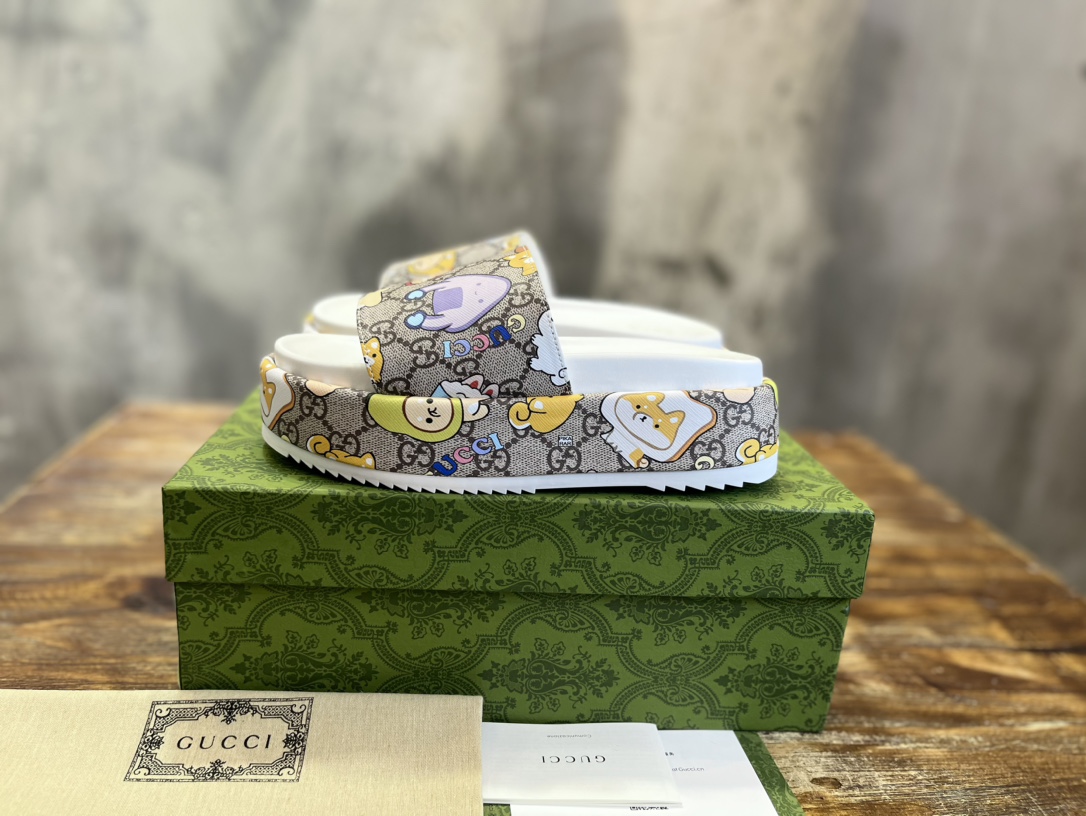 Gucci GG 厚底凉拖鞋 gucci平台形状创意总监最喜欢的一款鞋 向几十年 工作经验致敬