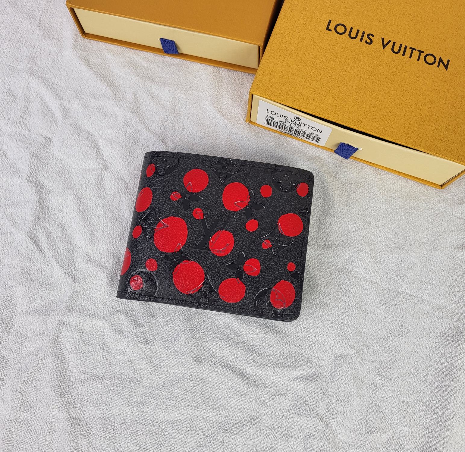 Leather bifold wallet - color options