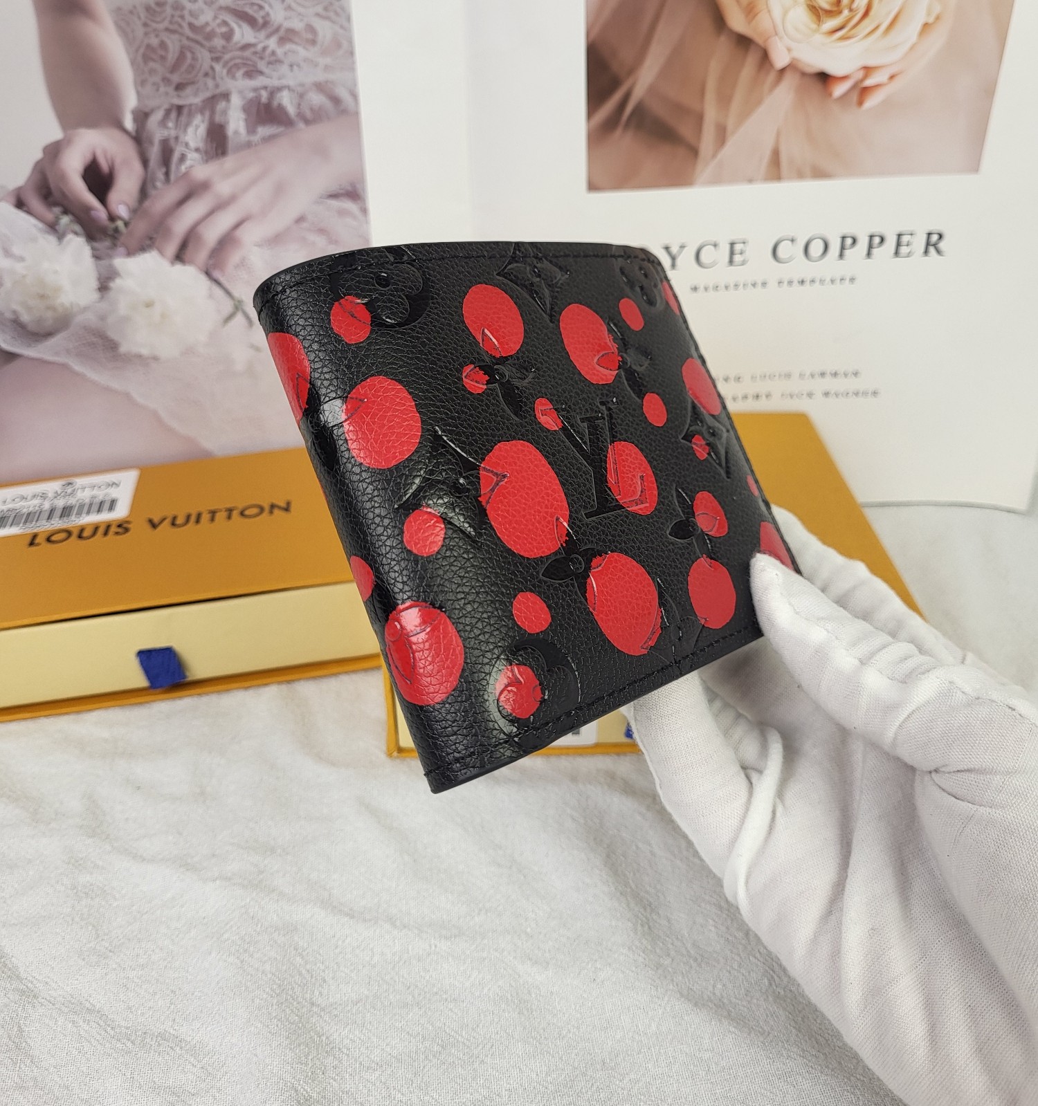 leather bifold wallet as a gift