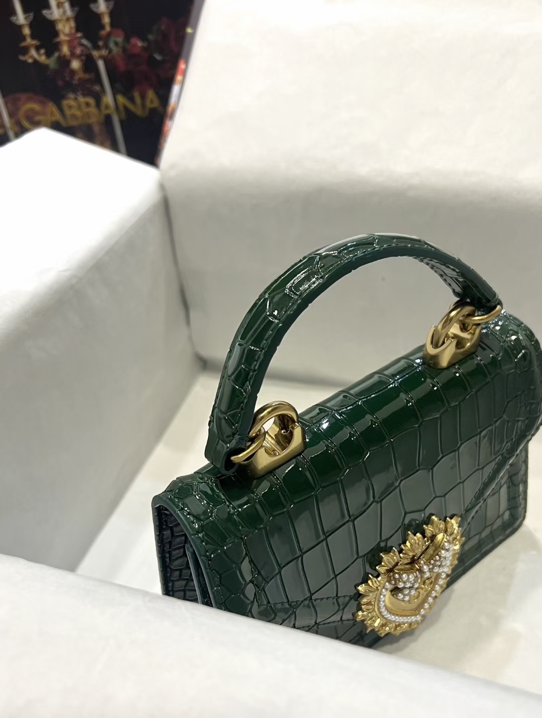 Dolce&Gabbana 海外代购专用品 爱心蝴蝶结✨链条手提包👜简单时尚为主，最火斜挎包 采用进口原