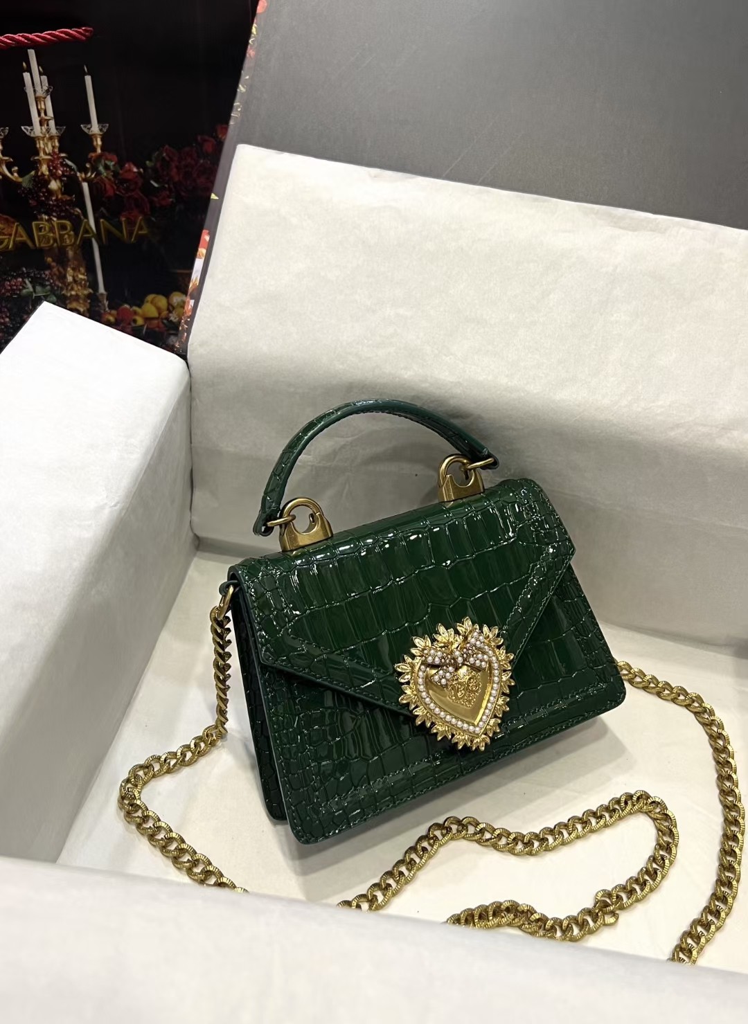 Dolce&Gabbana 海外代购专用品 爱心蝴蝶结✨链条手提包👜简单时尚为主，最火斜挎包 采用进口原