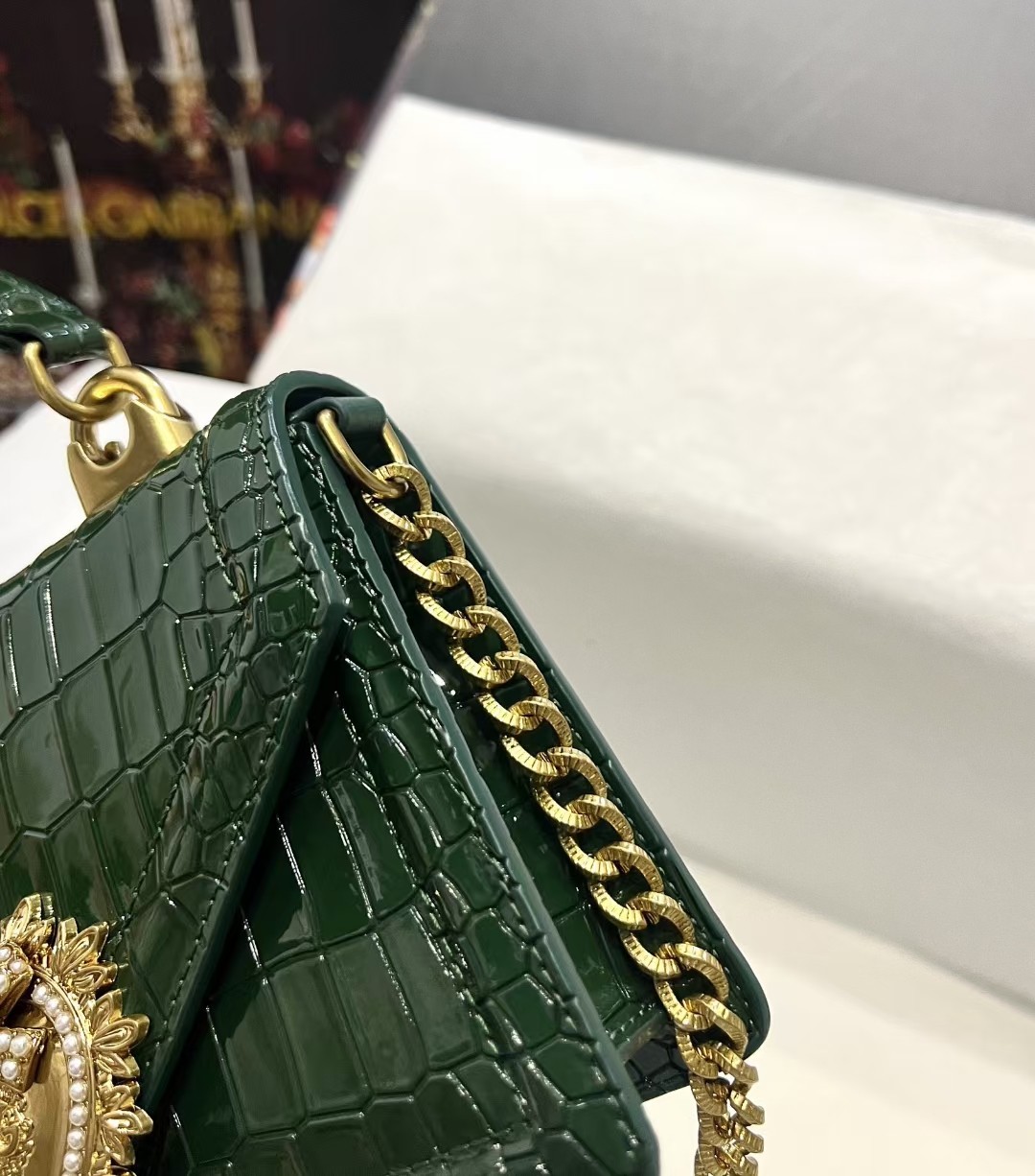 Dolce&Gabbana 海外代购专用品 爱心蝴蝶结✨链条手提包👜简单时尚为主，最火斜挎包 采用进口原