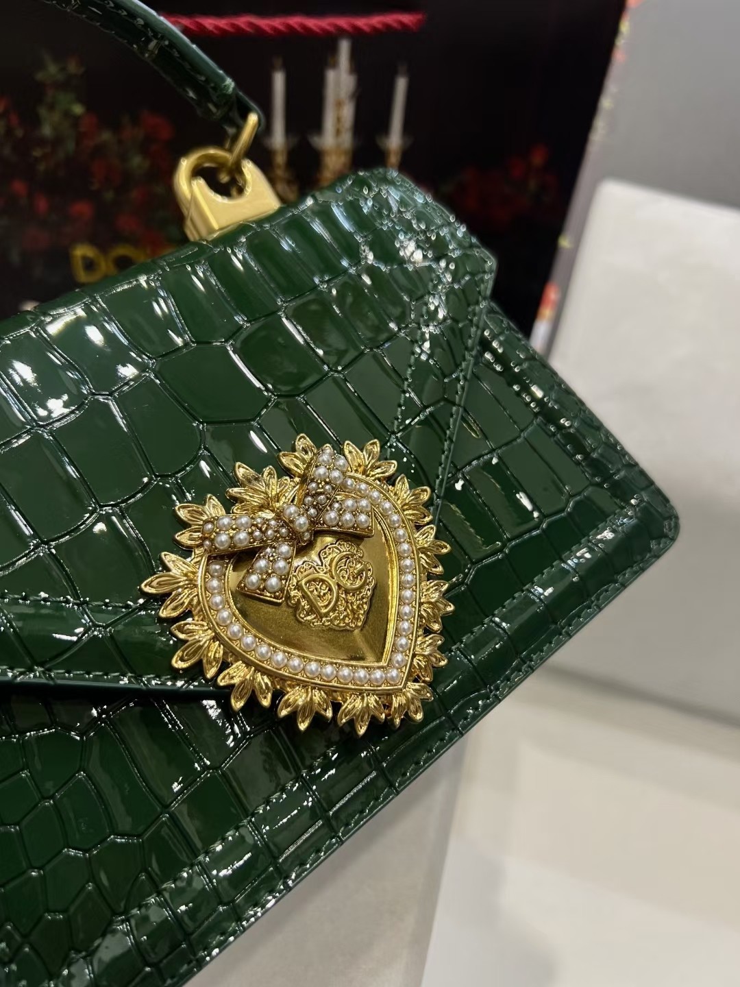 Dolce&Gabbana 海外代购专用品 爱心蝴蝶结✨链条手提包👜简单时尚为主，最火斜挎包 采用进口原
