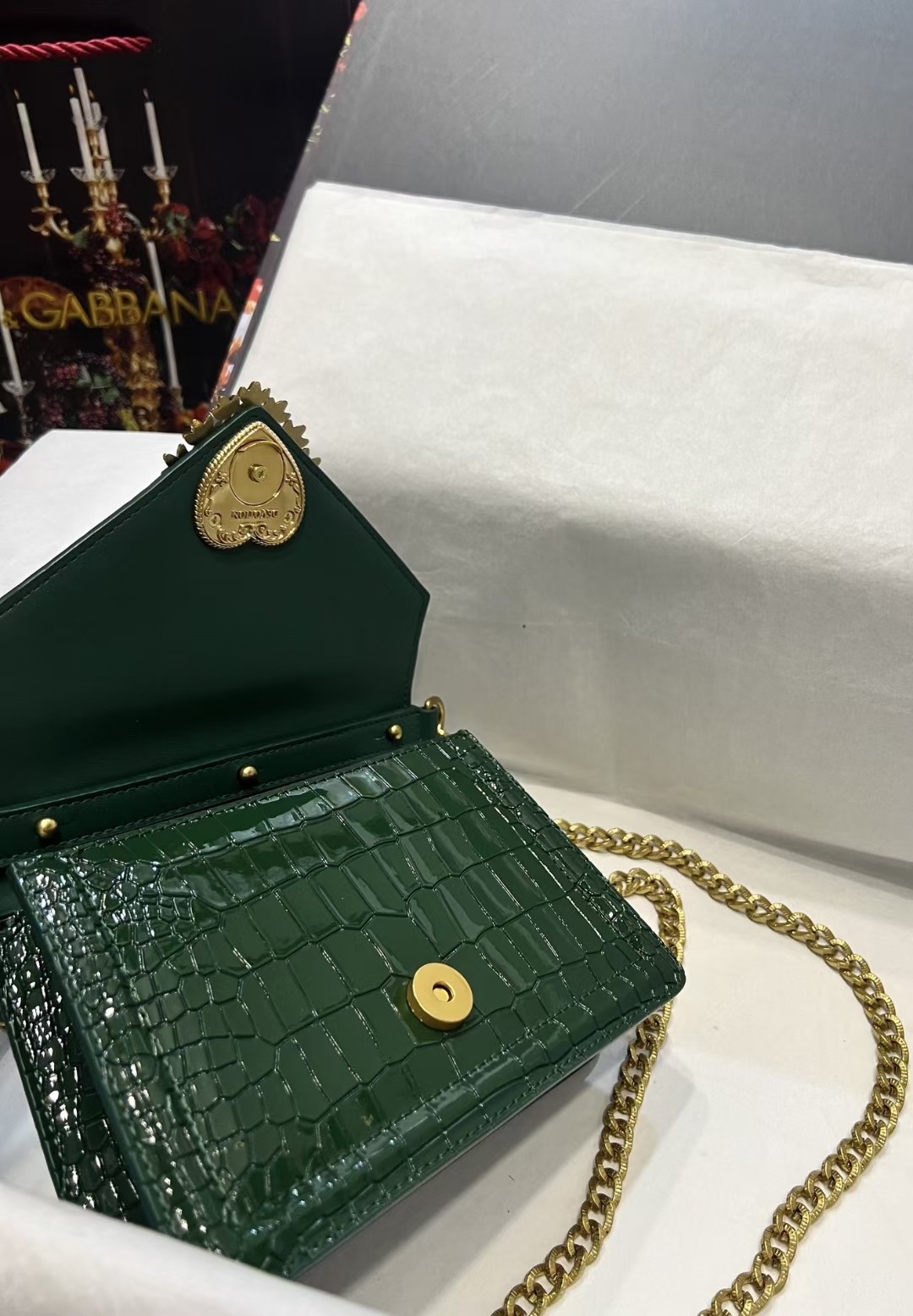 Dolce&Gabbana 海外代购专用品 爱心蝴蝶结✨链条手提包👜简单时尚为主，最火斜挎包 采用进口原