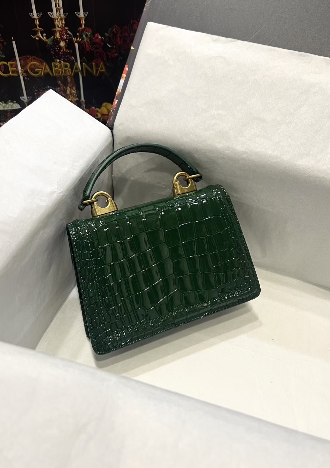 Dolce&Gabbana 海外代购专用品 爱心蝴蝶结✨链条手提包👜简单时尚为主，最火斜挎包 采用进口原