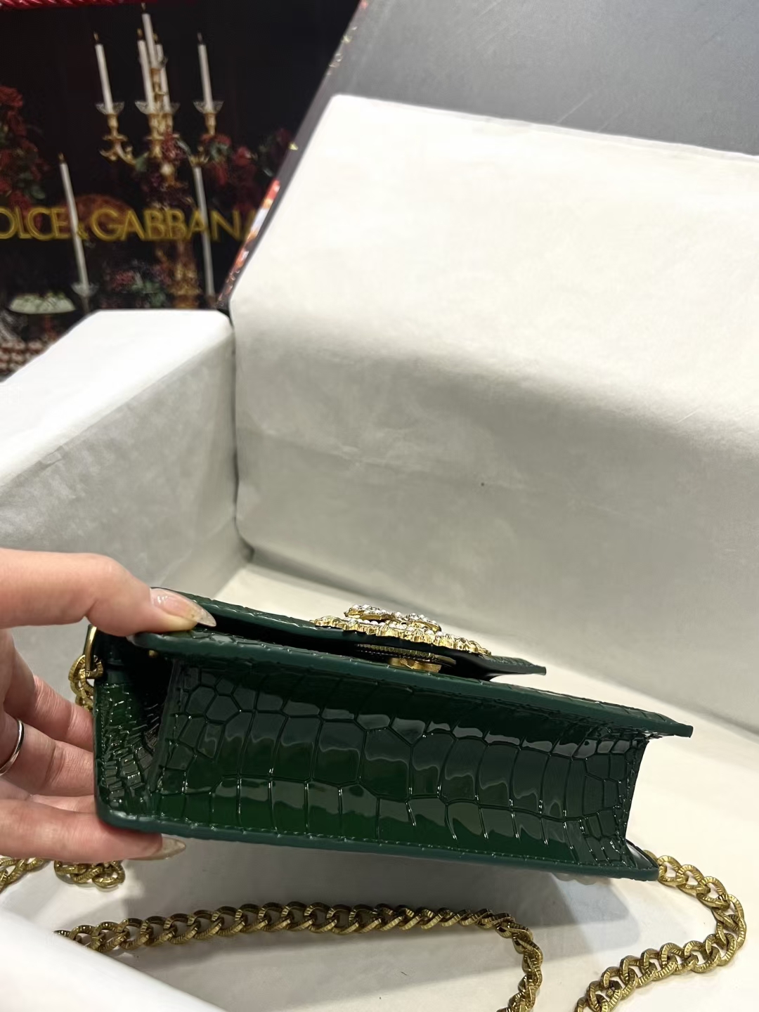 Dolce&Gabbana 海外代购专用品 爱心蝴蝶结✨链条手提包👜简单时尚为主，最火斜挎包 采用进口原