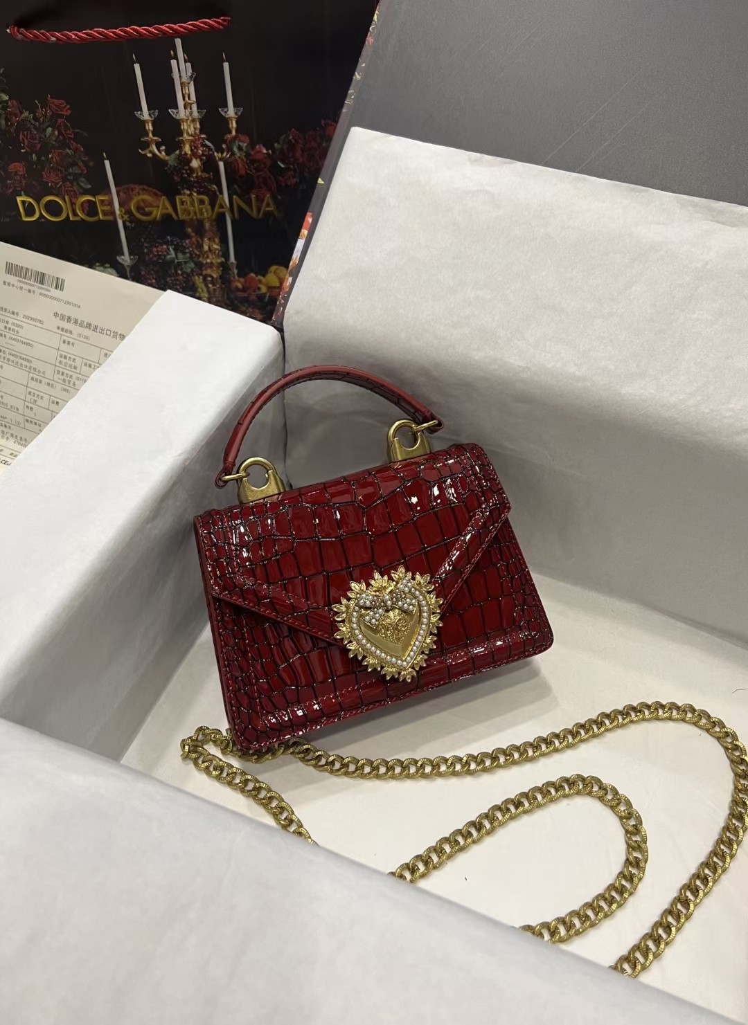 Dolce&Gabbana 海外代购专用品 爱心蝴蝶结✨链条手提包👜简单时尚为主，最火斜挎包 采用进口原