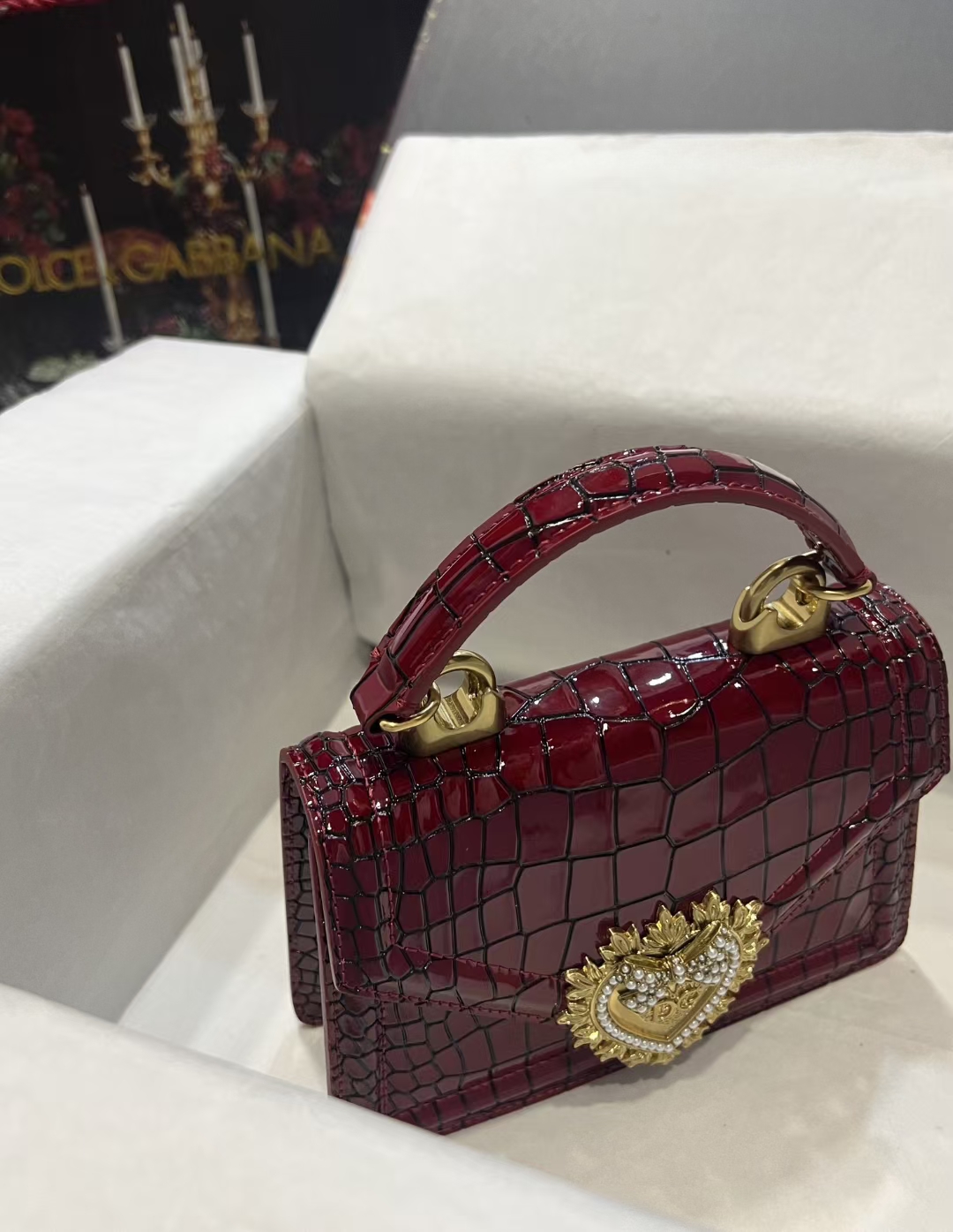 Dolce&Gabbana 海外代购专用品 爱心蝴蝶结✨链条手提包👜简单时尚为主，最火斜挎包 采用进口原