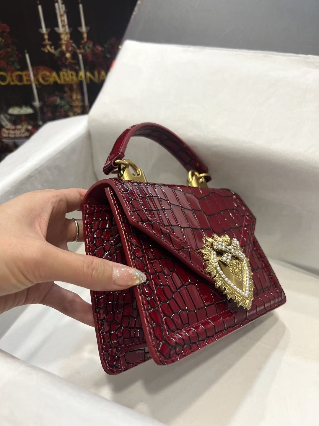 Dolce&Gabbana 海外代购专用品 爱心蝴蝶结✨链条手提包👜简单时尚为主，最火斜挎包 采用进口原