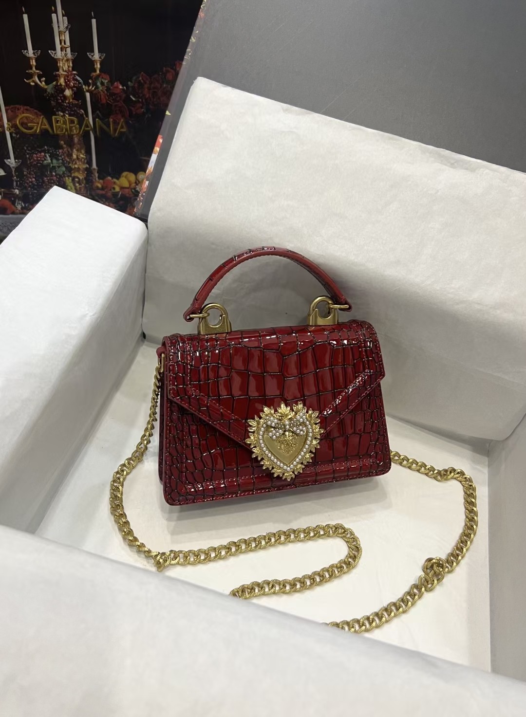 Dolce&Gabbana 海外代购专用品 爱心蝴蝶结✨链条手提包👜简单时尚为主，最火斜挎包 采用进口原