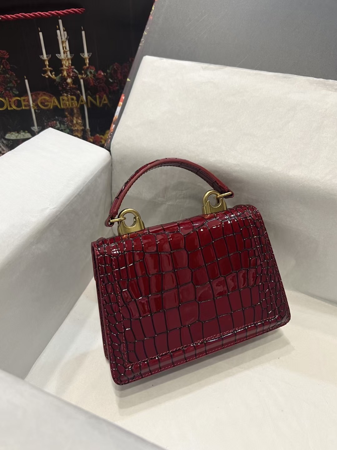 Dolce&Gabbana 海外代购专用品 爱心蝴蝶结✨链条手提包👜简单时尚为主，最火斜挎包 采用进口原