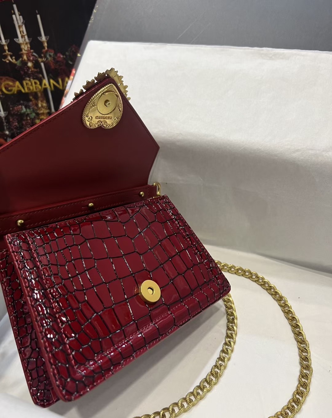 Dolce&Gabbana 海外代购专用品 爱心蝴蝶结✨链条手提包👜简单时尚为主，最火斜挎包 采用进口原