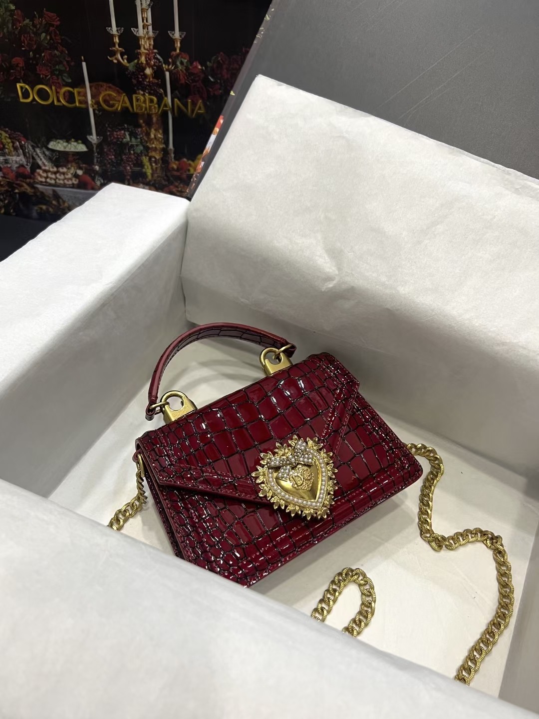 Dolce&Gabbana 海外代购专用品 爱心蝴蝶结✨链条手提包👜简单时尚为主，最火斜挎包 采用进口原