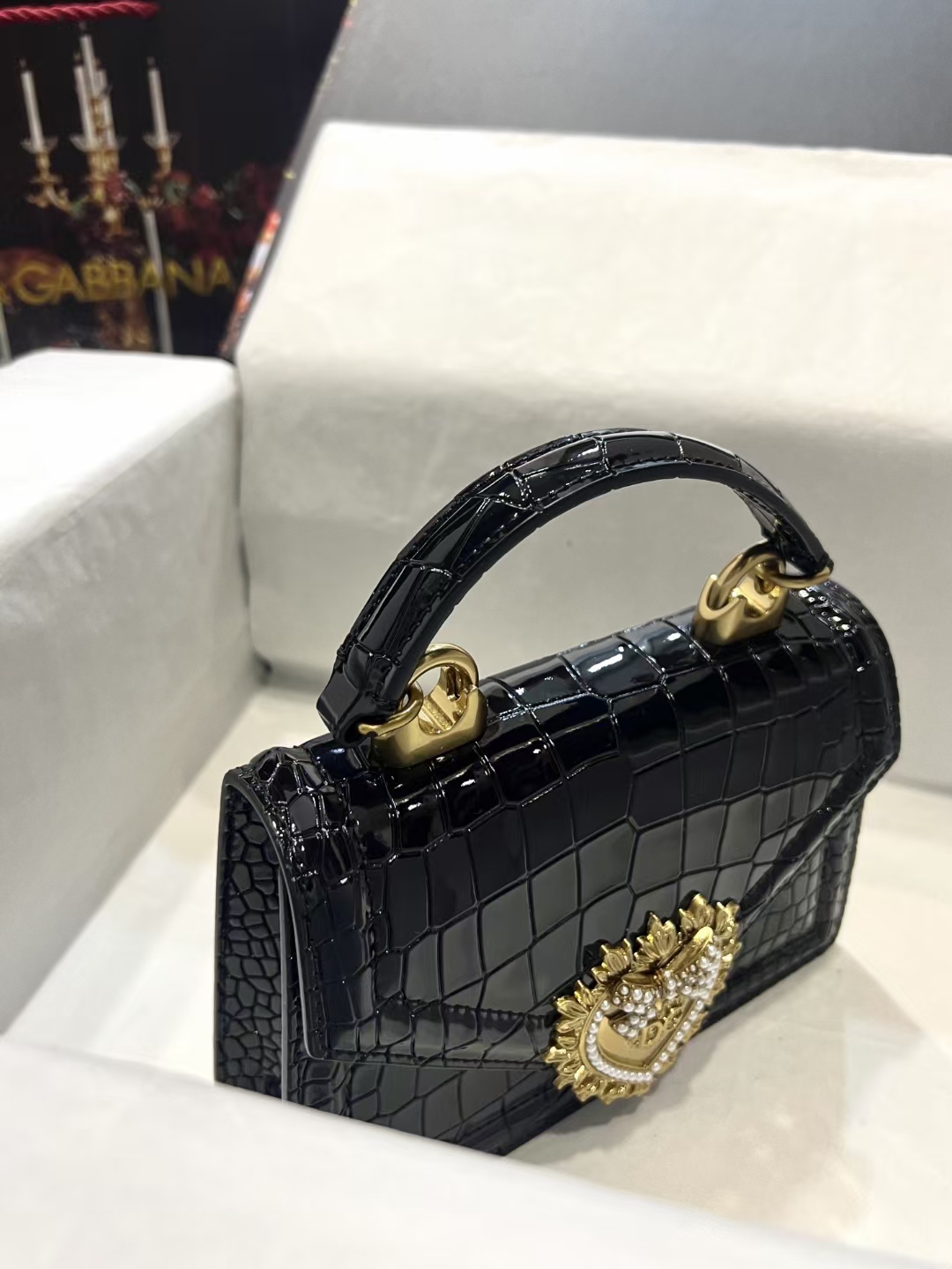 Dolce&Gabbana 海外代购专用品 爱心蝴蝶结✨链条手提包👜简单时尚为主，最火斜挎包 采用进口原
