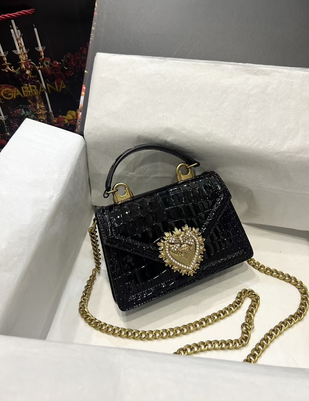 Dolce&Gabbana 海外代购专用品 爱心蝴蝶结✨链条手提包👜简单时尚为主，最火斜挎包 采用进口原