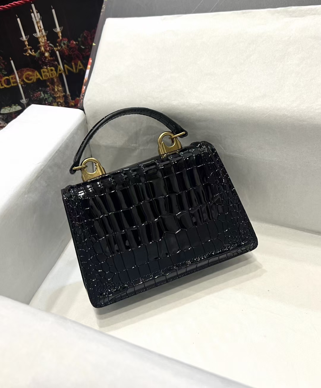 Dolce&Gabbana 海外代购专用品 爱心蝴蝶结✨链条手提包👜简单时尚为主，最火斜挎包 采用进口原