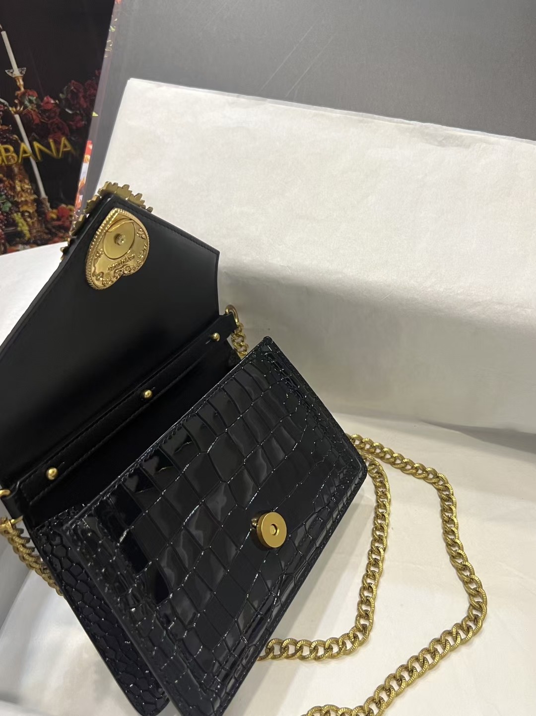 Dolce&Gabbana 海外代购专用品 爱心蝴蝶结✨链条手提包👜简单时尚为主，最火斜挎包 采用进口原