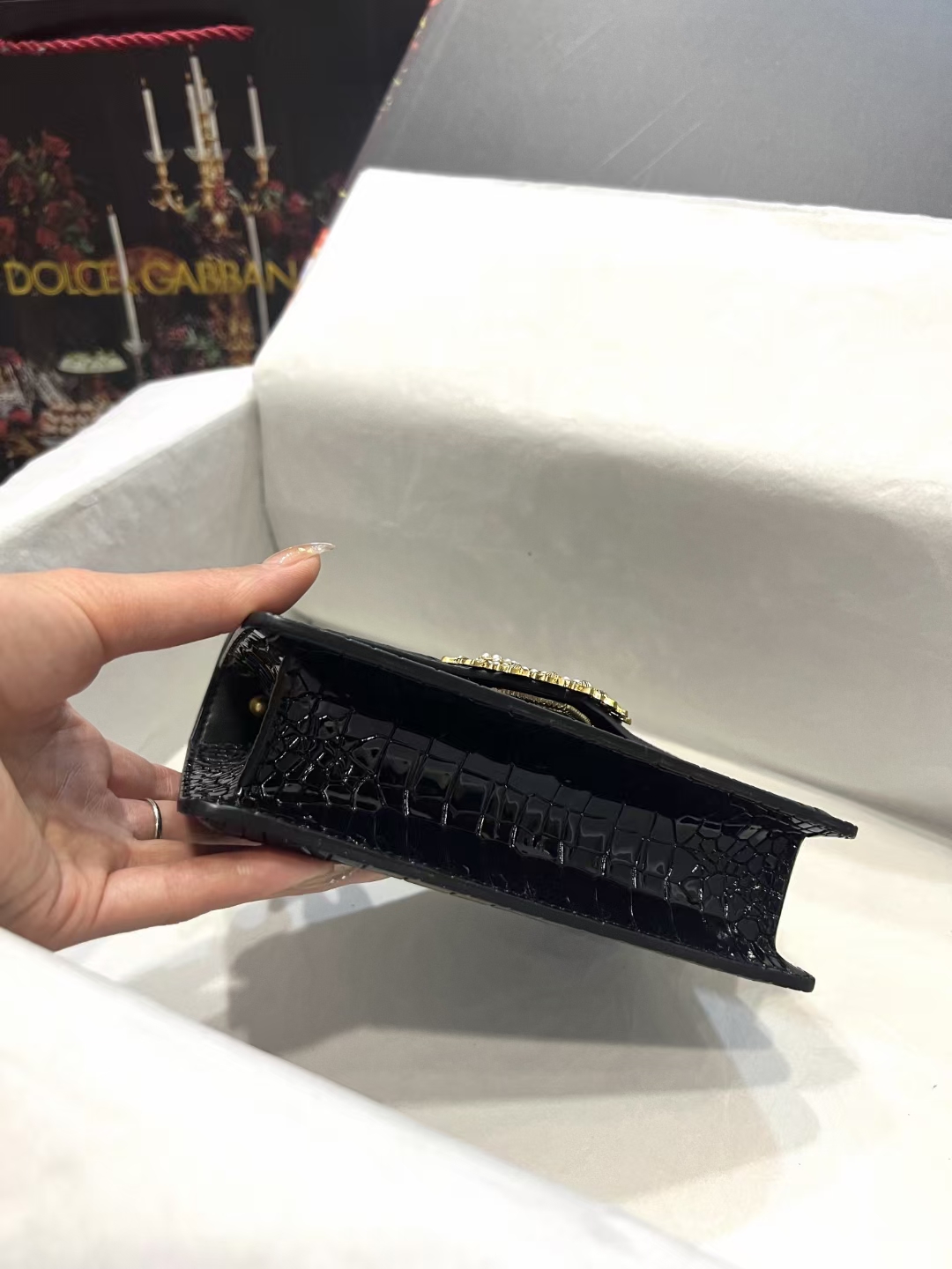 Dolce&Gabbana 海外代购专用品 爱心蝴蝶结✨链条手提包👜简单时尚为主，最火斜挎包 采用进口原