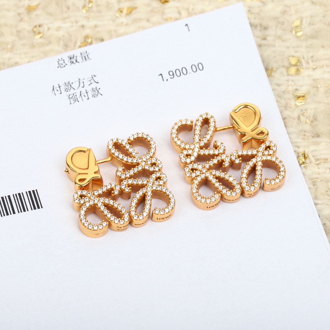 [Niche Series Jewelry][LOEWE Diamond Full Diamond Earrings] At first glance, I