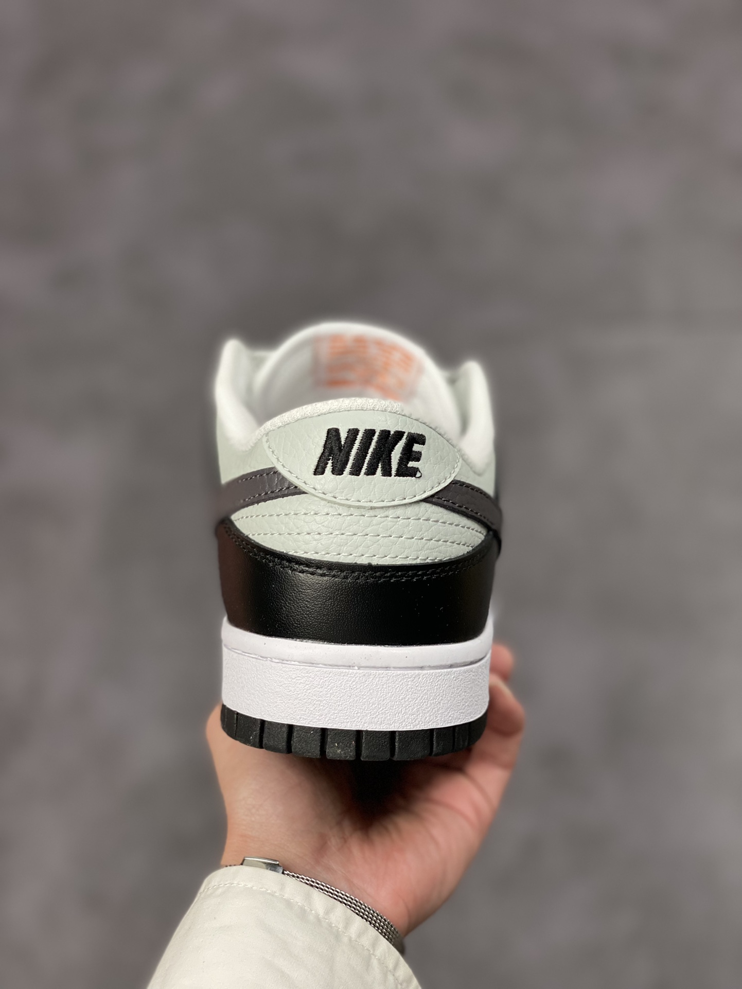 180 NIKE SB Dunk Low 黑灰小勾 FN7808-001