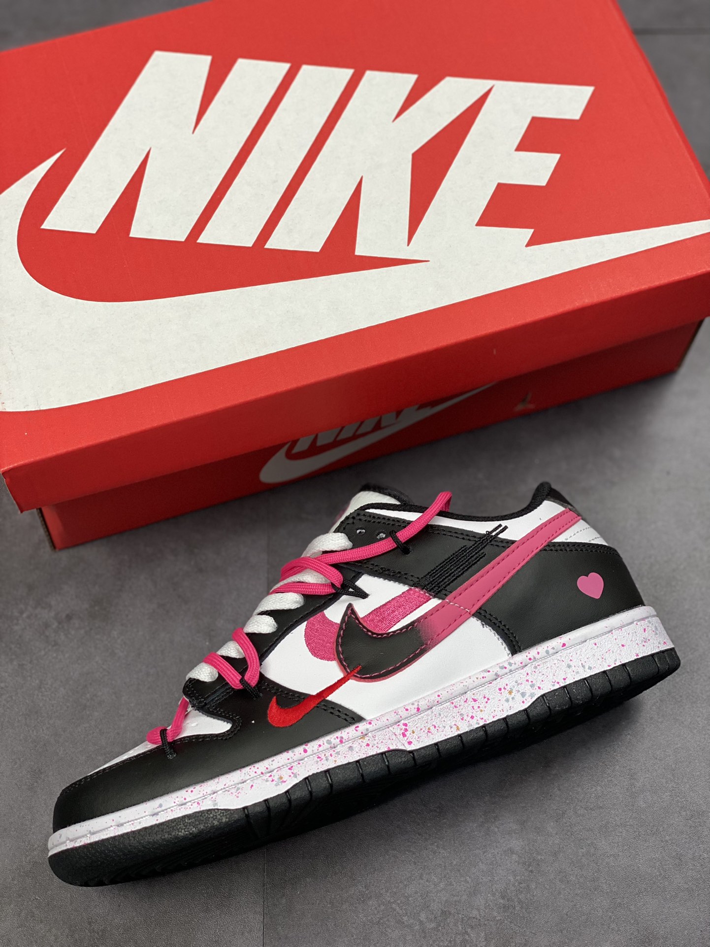 NIKE SB Dunk Low black and pink straps FD4623-131-1