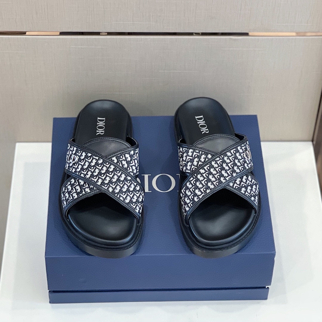 D Home Aqua Sandalias tipo zapatilla para hombre Esta sandalia Aqua es elegante pero informal. El diseño de t…