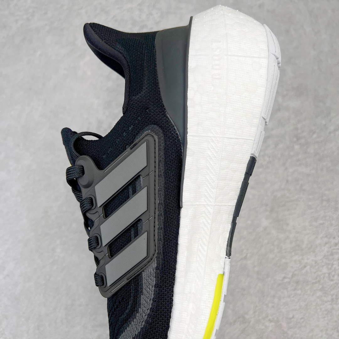 图片[7]-零售💰270 ＃YG纯原 AD Ultra Boost Light UB2023系列低帮袜套式针织透气缓震休闲运动慢跑鞋 HQ6339 德国进口巴斯夫大底 全套原纸板楦头开发 原厂特供飞织面配套加持 确保原汁原味 完美呈现版型 一比一还原zp踩屎脚感 原档案底模数据 正确多层组合大底 辰元原厂针织代工 细节还原度极高 独家外贸特供开发至48.5 历经10年不断创新以科技重塑跑步推出全新超轻新科技跑鞋 力求为跑步添活力 搭载LIGHT BOOST中底的新鲜演绎 无论节奏快慢、距离长短 伴你活力畅跑 延续了该系列的设计语言 采用分区编织鞋面 鞋头处网眼孔洞更大 提升透气性 一体式鞋舌 避免运动中出现偏移 实现鞋脚一体性 鞋侧 TPU 材质 有效提供支撑性 镂空的设计 同时减轻整体重量 最明显的则是中底部分 不仅是厚度夸张 大家最熟悉的 Boost 材质终于迎来升级 减重 30% 带来更轻量化的上脚感受  SIZE：36 36.5 37 38 38.5 39 40 40.5 41 42 42.5 43 44 44.5 45 46 47 48 编码：by2936070-运动鞋